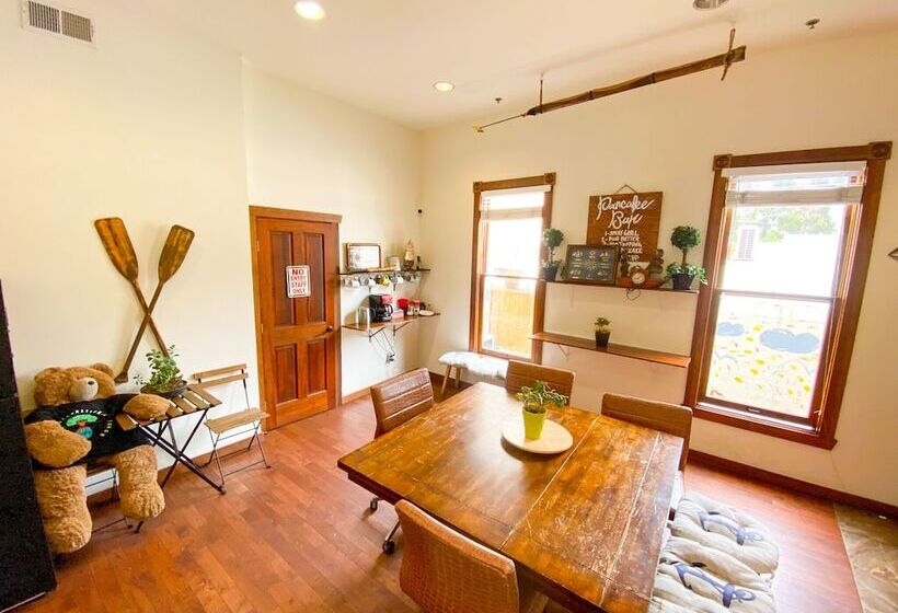 Отель International Travelers House Adventure Hostel