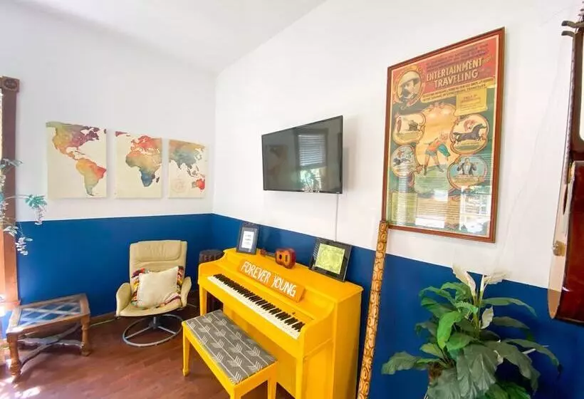 هتل International Travelers House Hostel   Downtown San Diego Little Italy