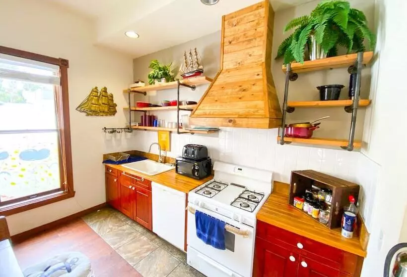 هتل International Travelers House Hostel   Downtown San Diego Little Italy