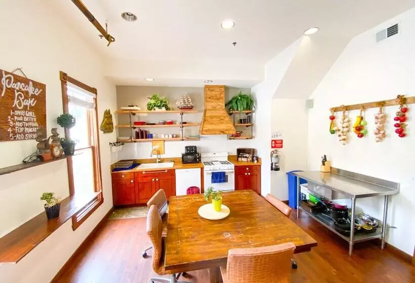 هتل International Travelers House Hostel   Downtown San Diego Little Italy