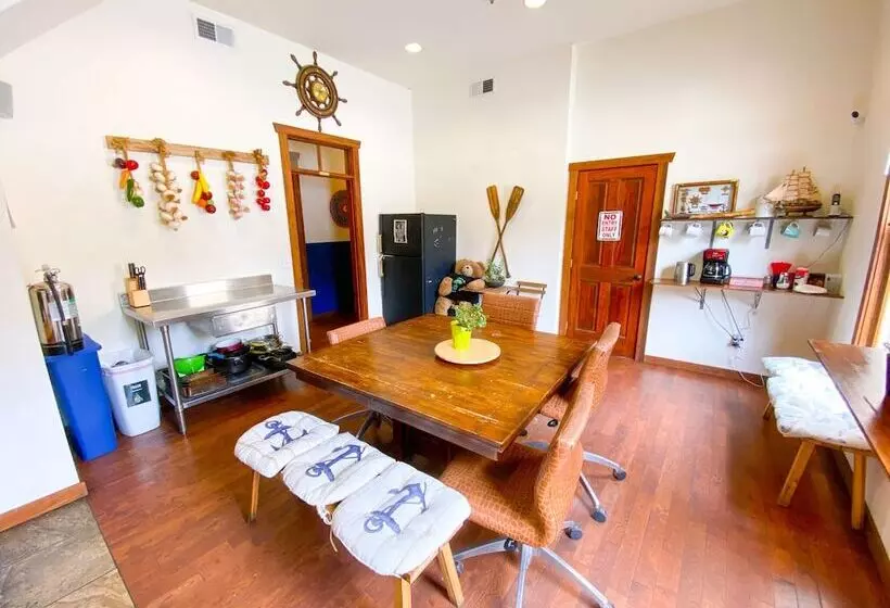 هتل International Travelers House Hostel   Downtown San Diego Little Italy