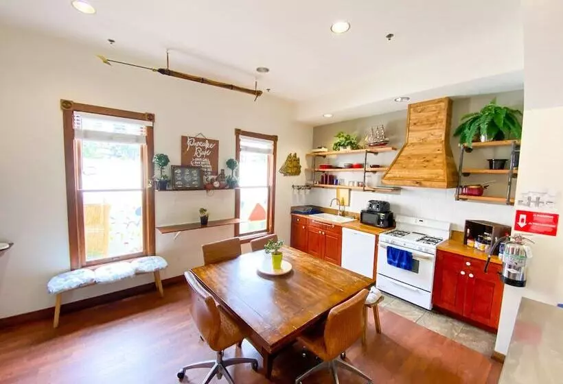 هتل International Travelers House Hostel   Downtown San Diego Little Italy