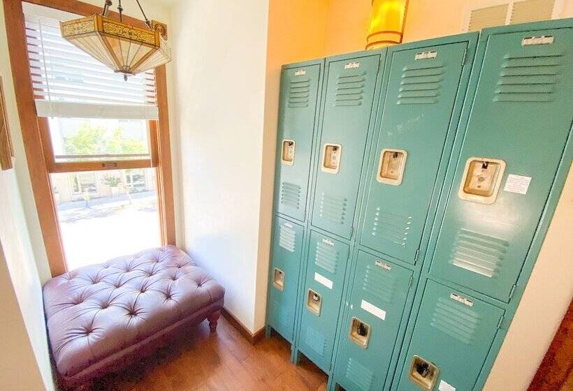 Отель International Travelers House Adventure Hostel