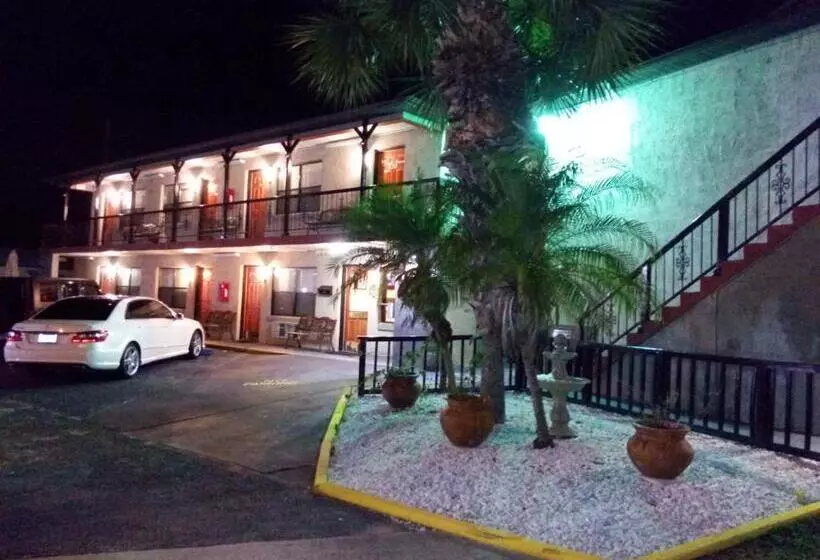 هتل Merida Inn And Suites
