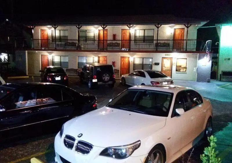 هتل Merida Inn And Suites