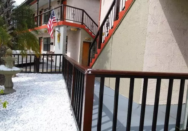 هتل Merida Inn And Suites