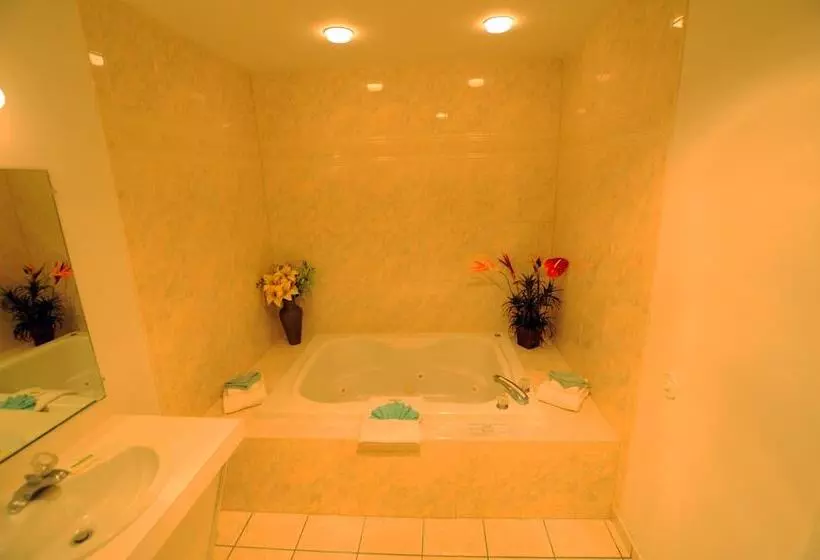 ホテル Riviera Resort & Suites