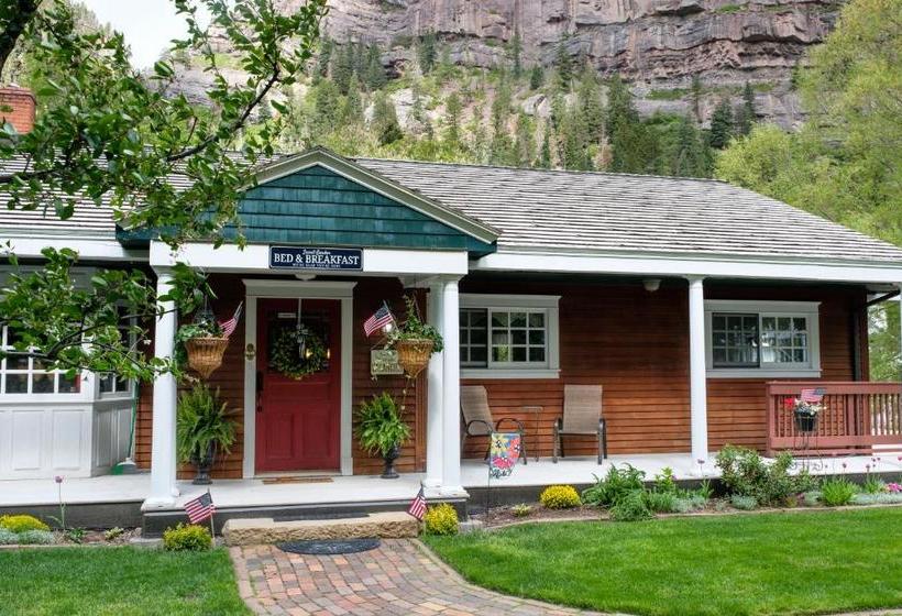 בית מלון כפרי Secret Garden Bed And Breakfast