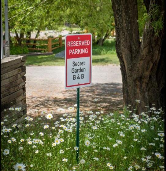 ホテル Secret Garden Bed And Breakfast