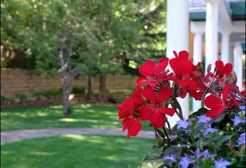 هتل Secret Garden Bed And Breakfast