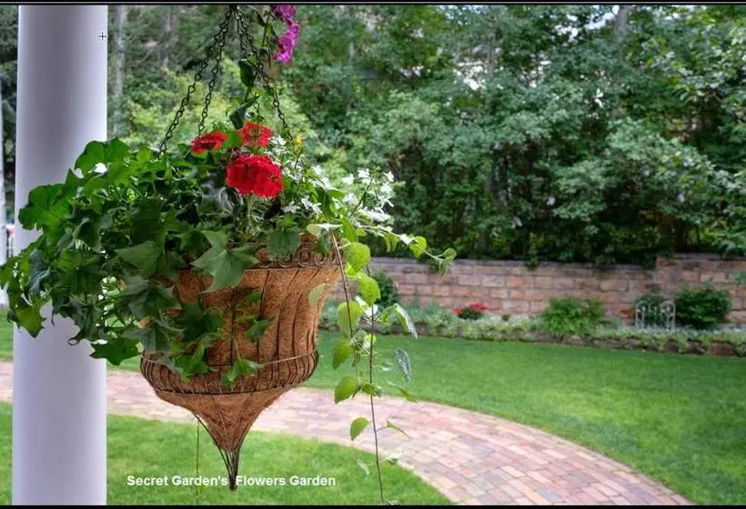 هتل Secret Garden Bed And Breakfast
