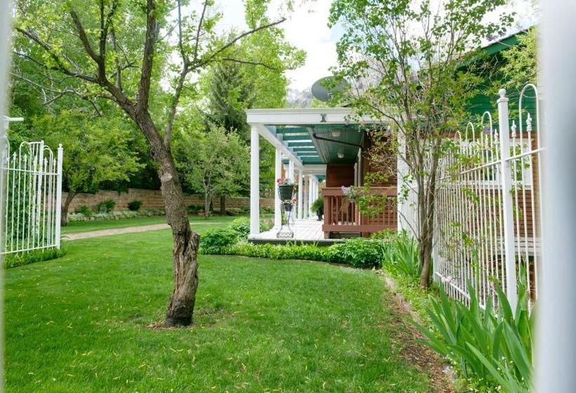 בית מלון כפרי Secret Garden Bed And Breakfast