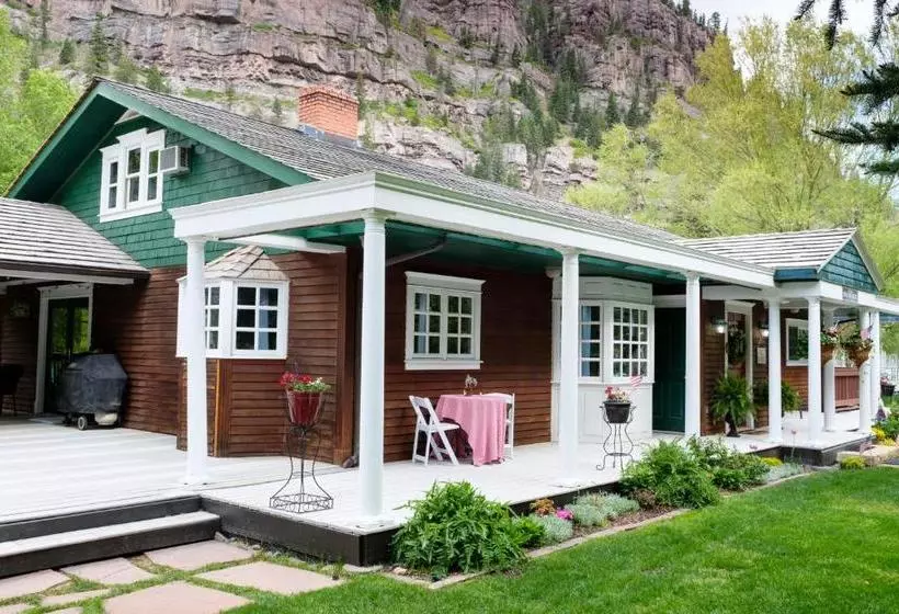 هتل Secret Garden Bed And Breakfast