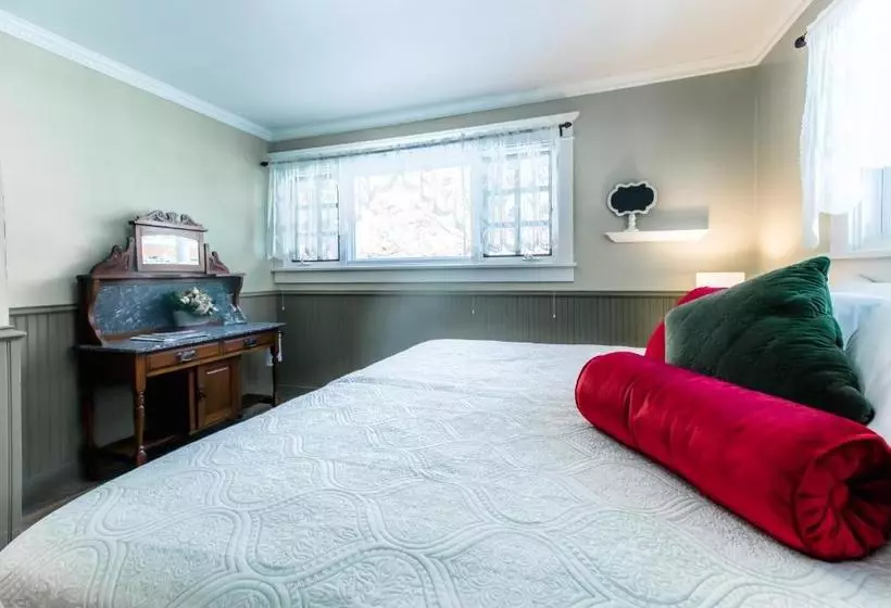هتل Secret Garden Bed And Breakfast