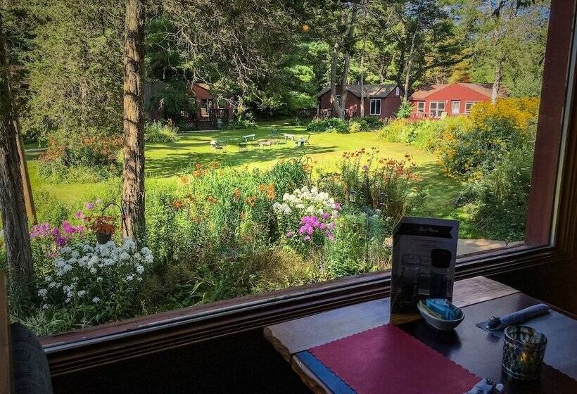 Отель Silver Spruce Resort