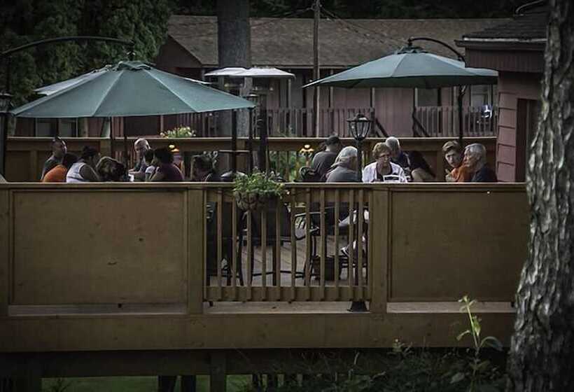 Отель Silver Spruce Resort