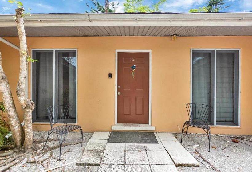 ホテル Parrot Nest