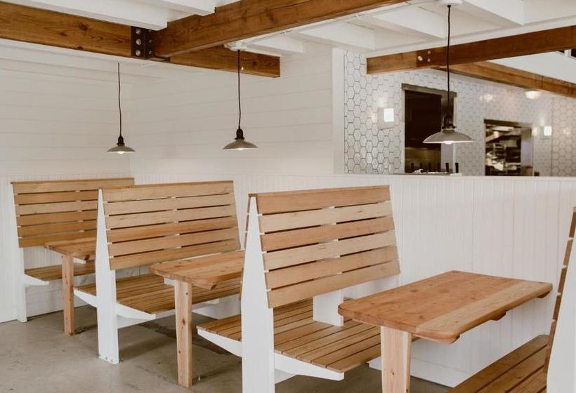 ホテル The Suttle Lodge & Boathouse