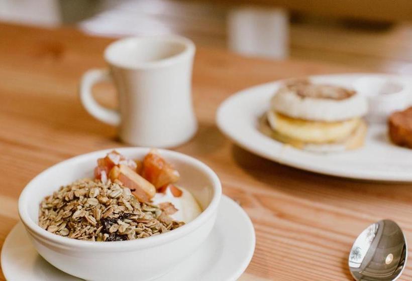 ホテル The Suttle Lodge & Boathouse