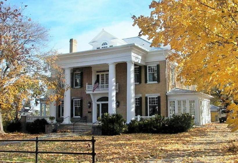 בית מלון כפרי Trinkle Mansion Bed & Breakfast