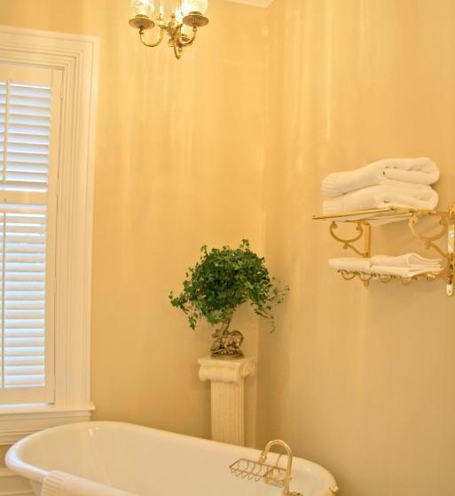 בית מלון כפרי Trinkle Mansion Bed & Breakfast