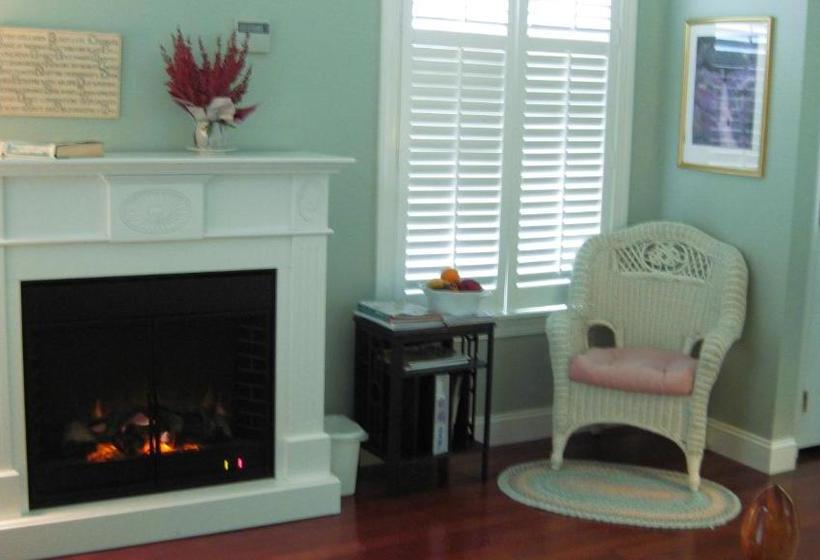 בית מלון כפרי Trinkle Mansion Bed & Breakfast