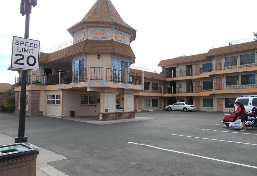 فندق Victorian Inn