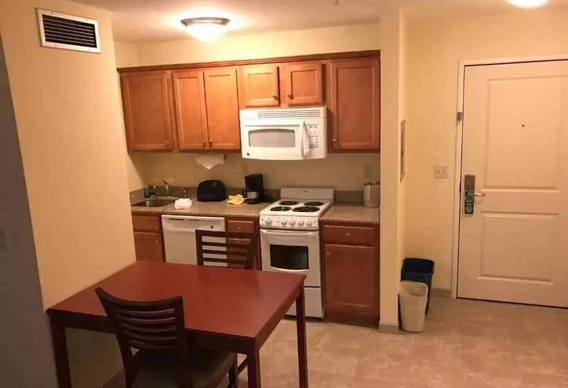 Hotelli White River Inn & Suites
