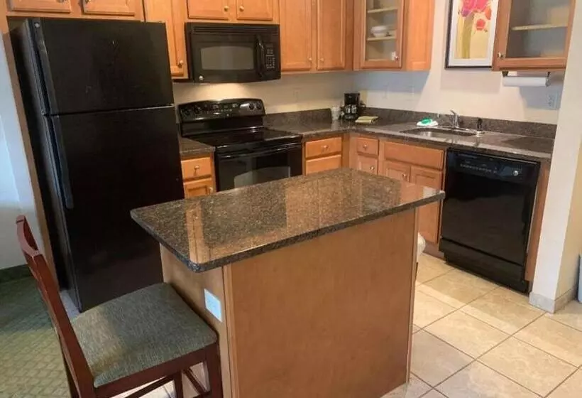 Hotelli White River Inn & Suites