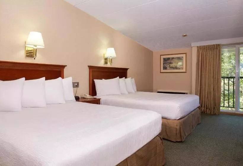 Hotelli White River Inn & Suites