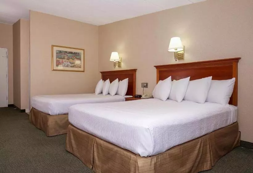Hotelli White River Inn & Suites