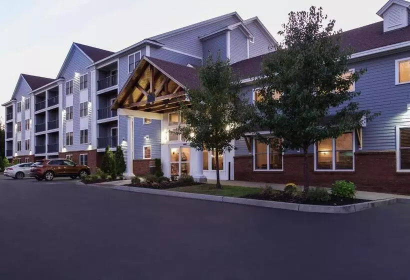 Hotelli White River Inn & Suites