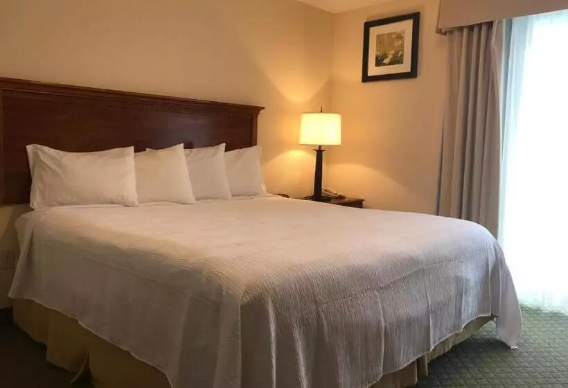 Hotelli White River Inn & Suites