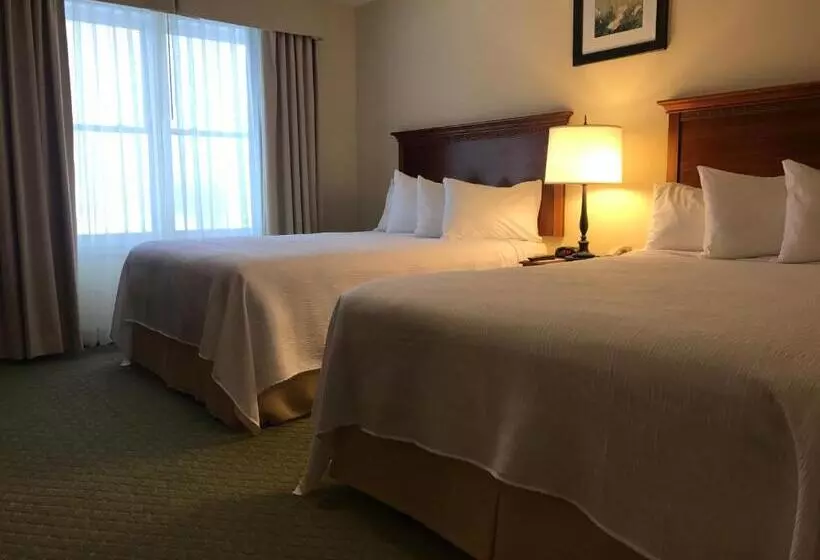 Hotelli White River Inn & Suites