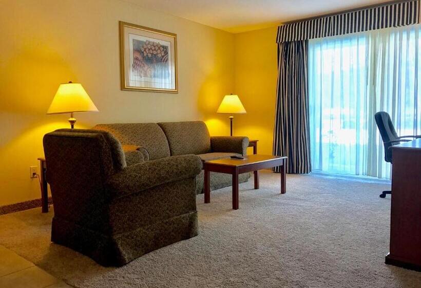 酒店 White River Inn & Suites