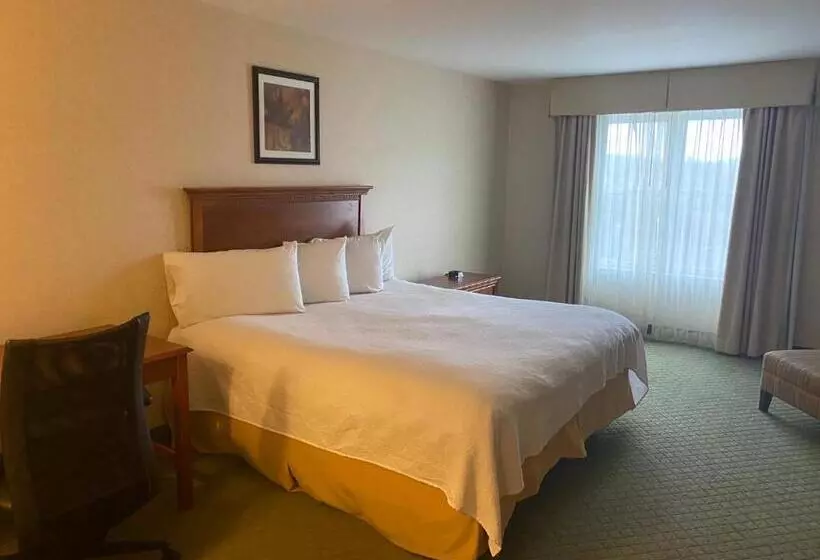Hotelli White River Inn & Suites