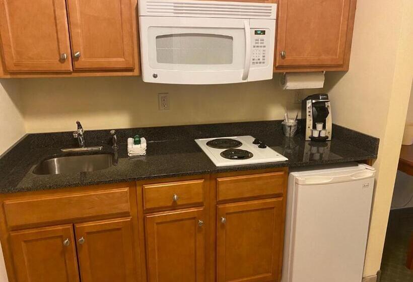 酒店 White River Inn & Suites