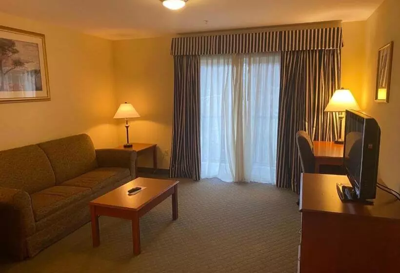 Hotelli White River Inn & Suites