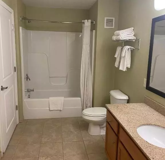 Hotelli White River Inn & Suites