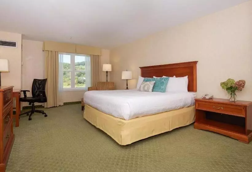 Hotelli White River Inn & Suites