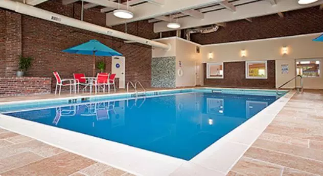 Hotelli White River Inn & Suites