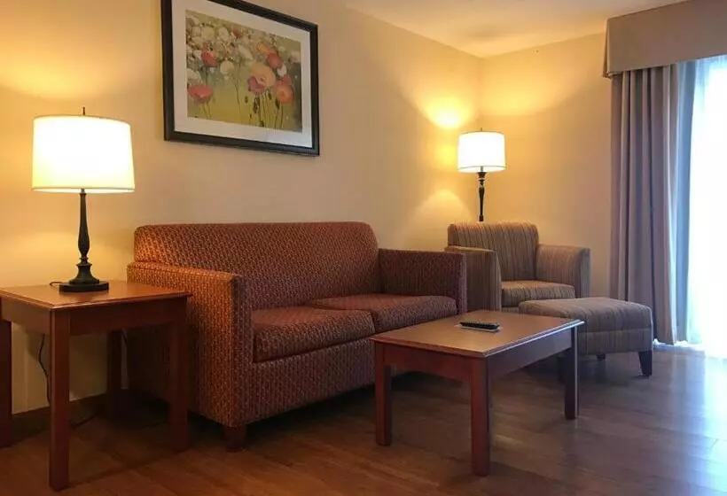 Hotelli White River Inn & Suites