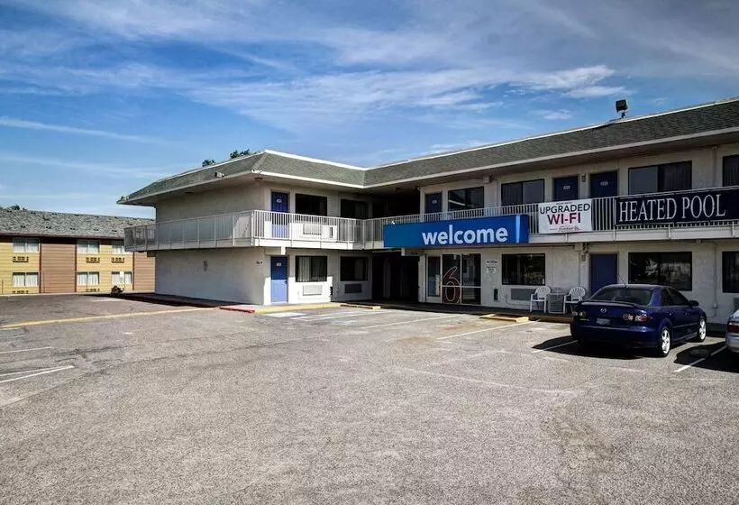 Motel 6 Wells