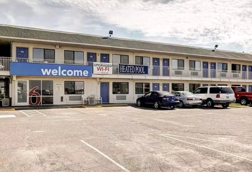 Motel 6 Wells