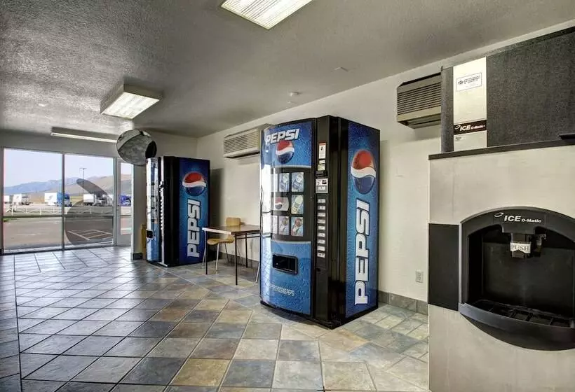 Motel 6 Wells