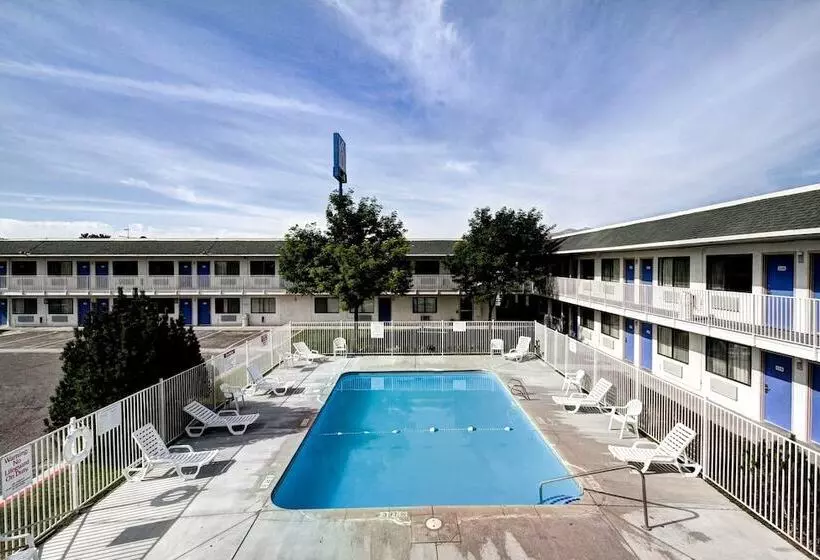 Motel 6 Wells