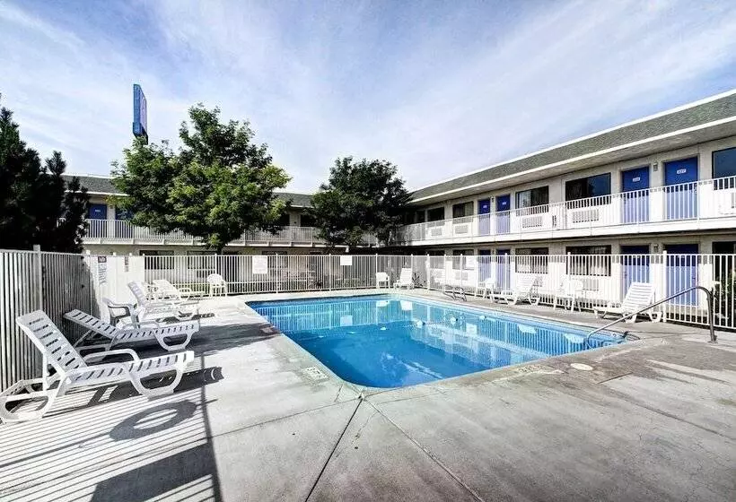 Motel 6 Wells