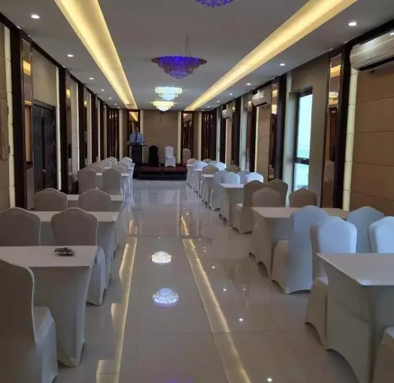 منتجع شاطئ الدولفين للإيواء السياحي