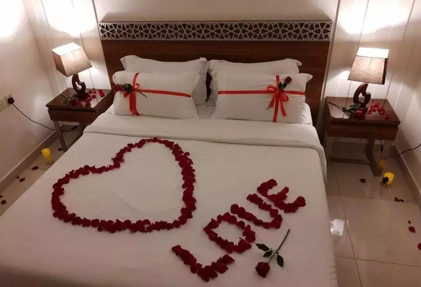 منتجع شاطئ الدولفين للإيواء السياحي