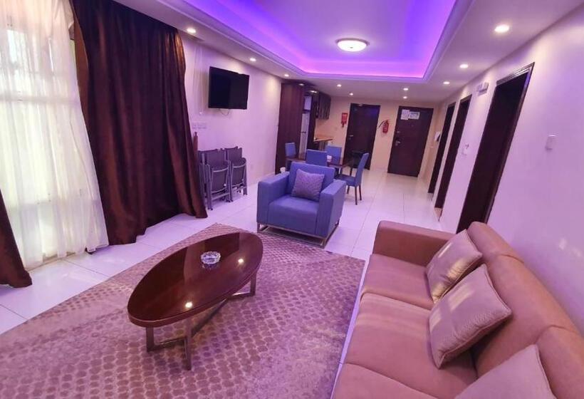 منتجع شاطئ الدولفين للإيواء السياحي